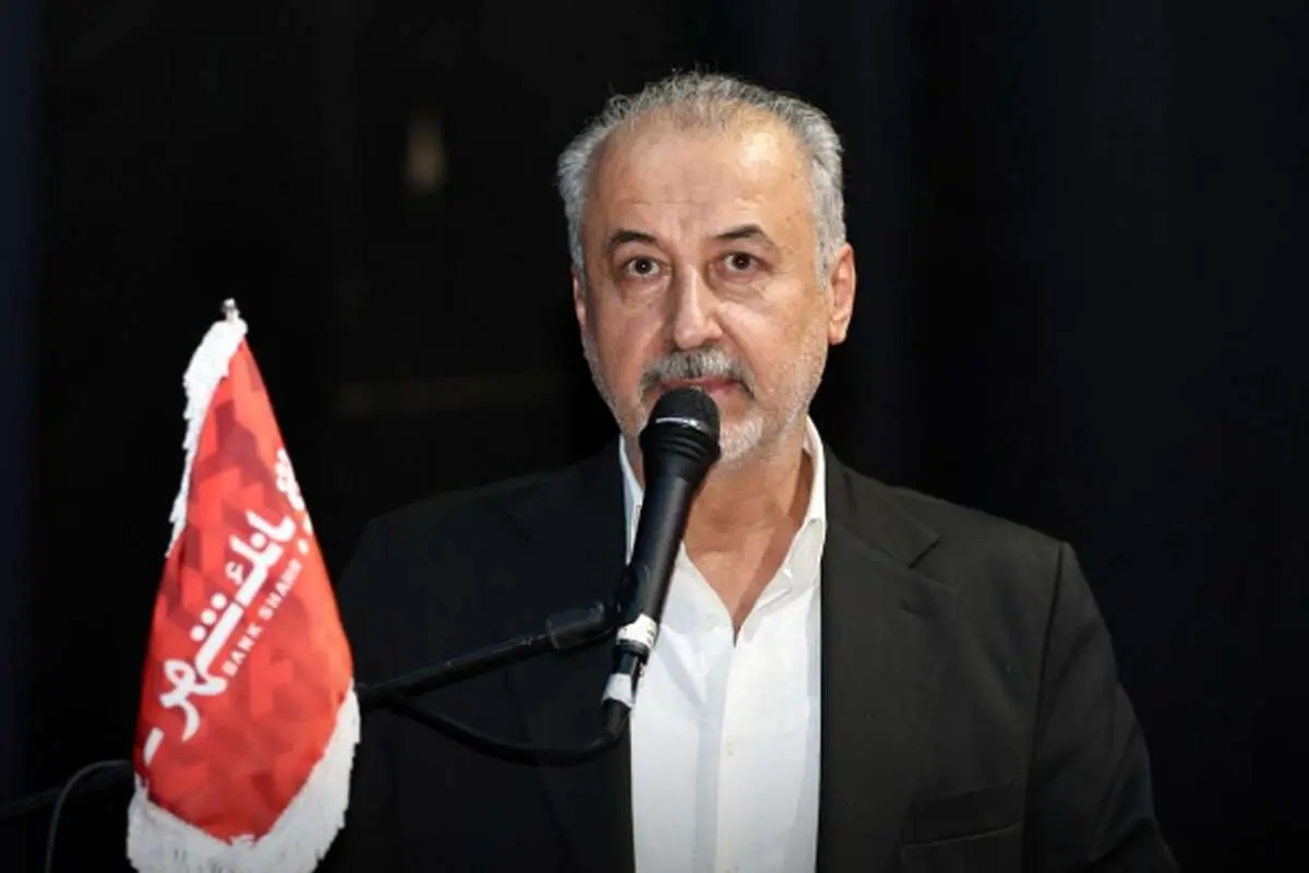 سکوت عجبب رضا درویش در مقابل شعارهای «حیا کن رها کن!»