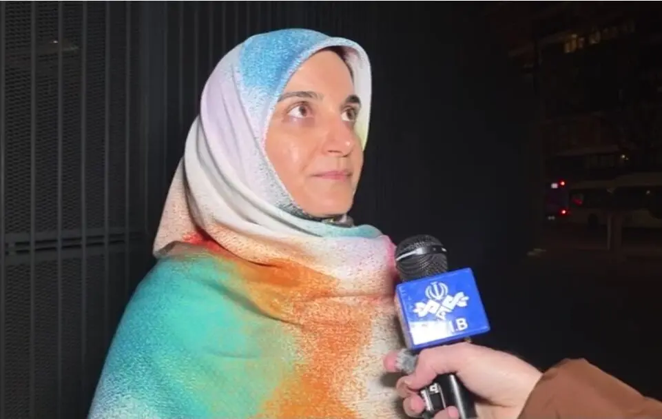 تصاویری از مهدیه اسفندیاری پس از محاکمه 