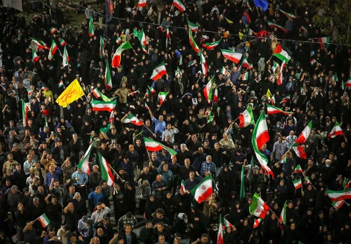 هشدار روزنامه جمهوری اسلامی در مورد منحرف کردن تجمعات شبانه 