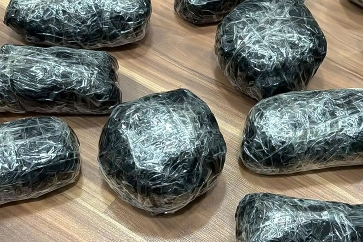 کشف 156 کیلوگرم روانگردان شیشه توسط پلیس فرودگاه