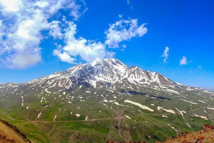 رخت سفید برف پاییزی بر قامت سبلان