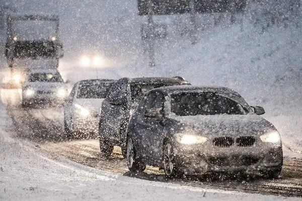 دفن خودروها در کولاک برف آرژانتین
