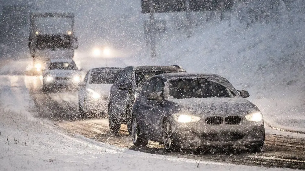 دفن خودروها در کولاک برف آرژانتین