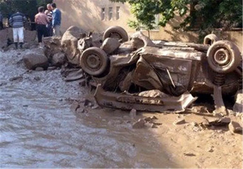 غرق شدن یک خودرو در سیلاب هرمزگان با یک فوتی