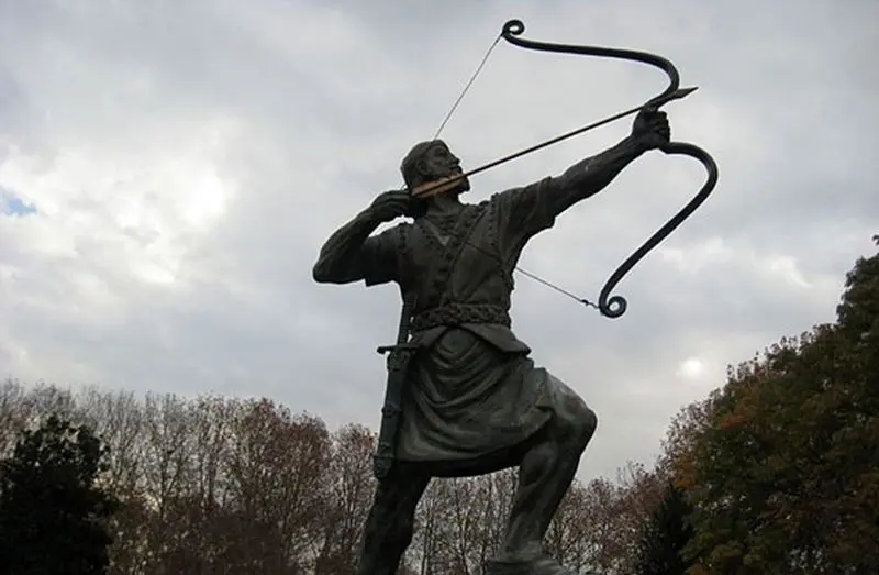 مجسمه آرش کمانگیر رونمایی شد