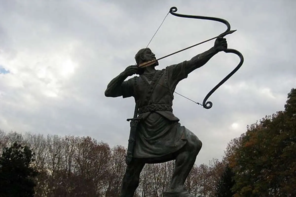 مجسمه آرش کمانگیر رونمایی شد