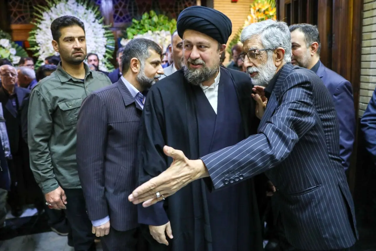 تصاویر؛ چهره‌های سیاسی در مراسم ترحیم مادر حدادعادل