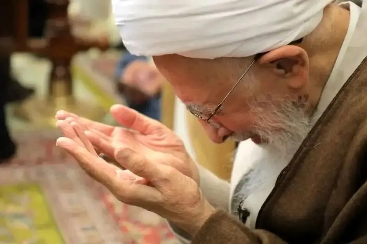 بغض آیت‌الله جوادی آملی هنگام اقامه نماز بر پیکر رهبر انقلاب