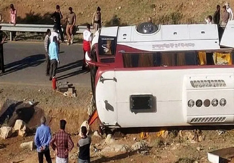 انحراف از جاده اتوبوس حامل زائران ایرانی؛ ۴۳ نفر مصدوم شدند
