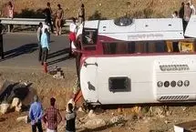 انحراف از جاده اتوبوس حامل زائران ایرانی؛ ۴۳ نفر مصدوم شدند
