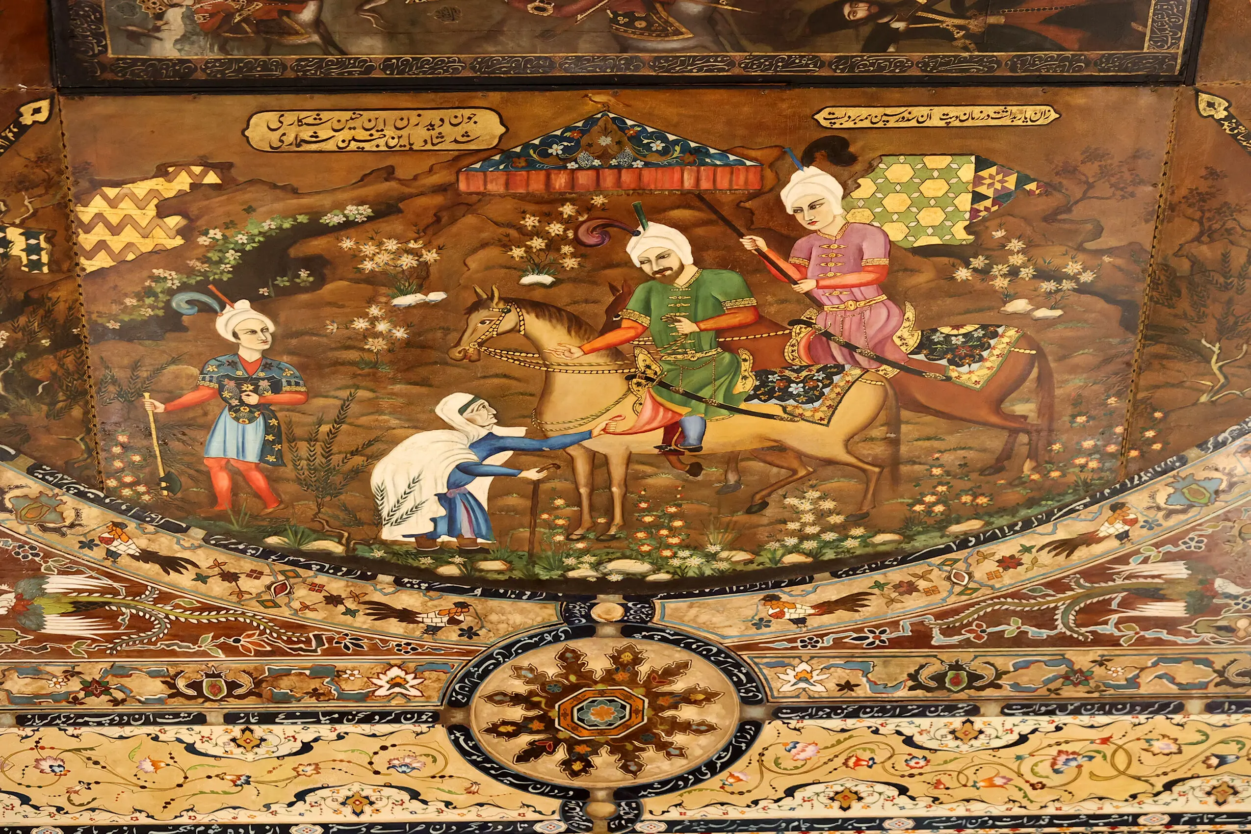 تصاویر؛ پزشکیان محو تماشای سرسرای ایرانی دوران فتحعلی شاه 