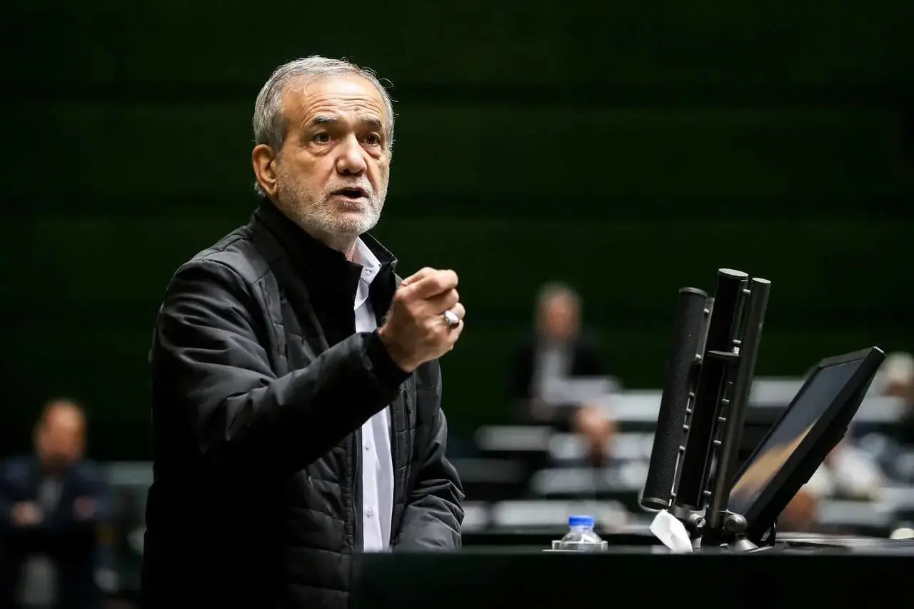 پزشکیان: درست نیست درباره کسانی که جانشان را کف دستشان گذاشتند بگوییم این‌ها می‌خورند و می‌برند