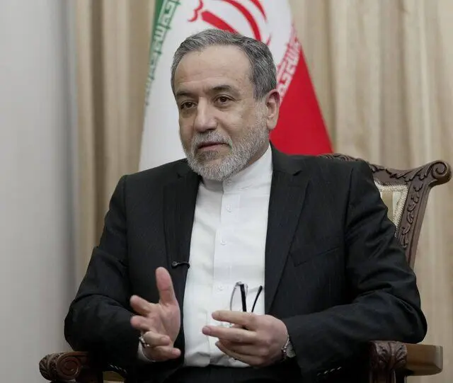 عراقچی: تبادل زندانیان با فرانسه احتمال بزودی انجام شود 