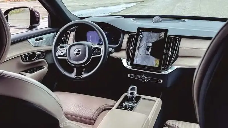  ولوو XC90 2025