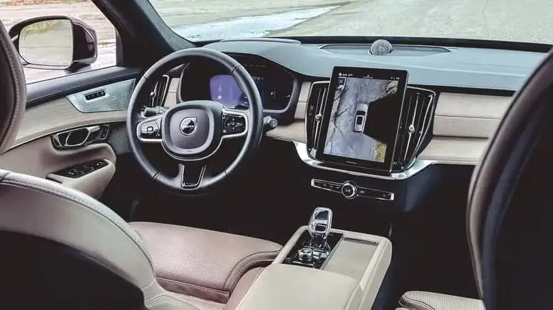  ولوو XC90 2025