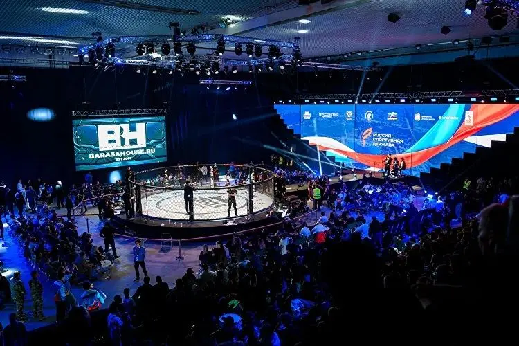 واکنش تند مأموران روس به بی‌احترامی یک تماشاگر به سرود ملی