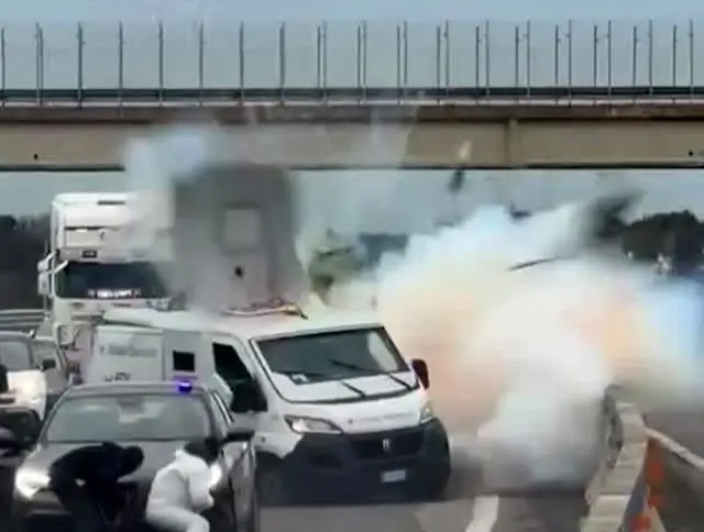 سرقت سینمایی در روز روشن