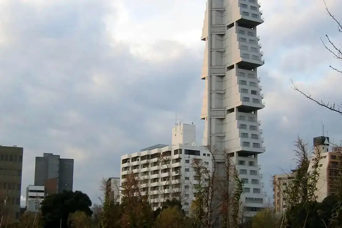 سرنوشت عجیب هتل سوفیتل توکیو: معماری «درخت زندگی» که فقط ۱۲ سال دوام آورد 