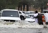 ببینید؛ سیل در عسیر عربستان چند خودرو را با خود برد