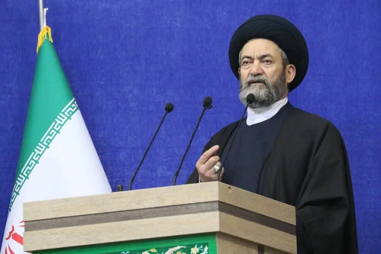 امام جمعه اردبیل: سلطنت‌طلب‌ها اگر دنبال عزت ایران هستند باید در صف مقدم حمایت از رهبر انقلاب باشند