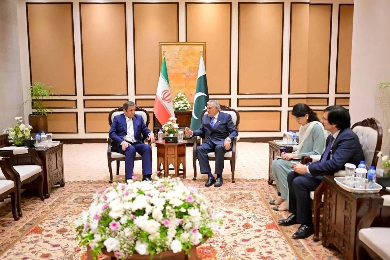 دیدار همتی با وزیر امور خارجه پاکستان