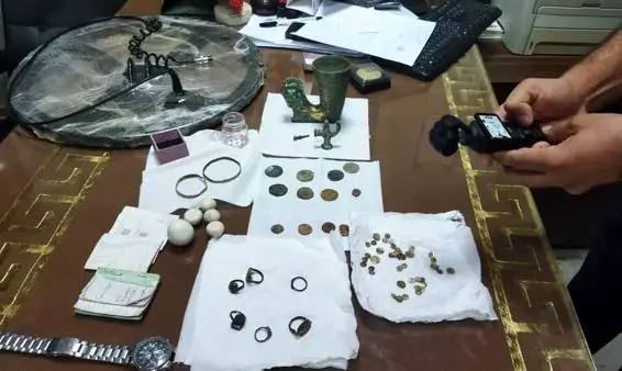 کشف اشیای تاریخی با قدمت ۱۰۰۰ ساله  