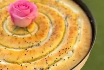 طرز تهیه کیک پنیری حلزونی؛ کیک وانیلی با روکش پنیری

