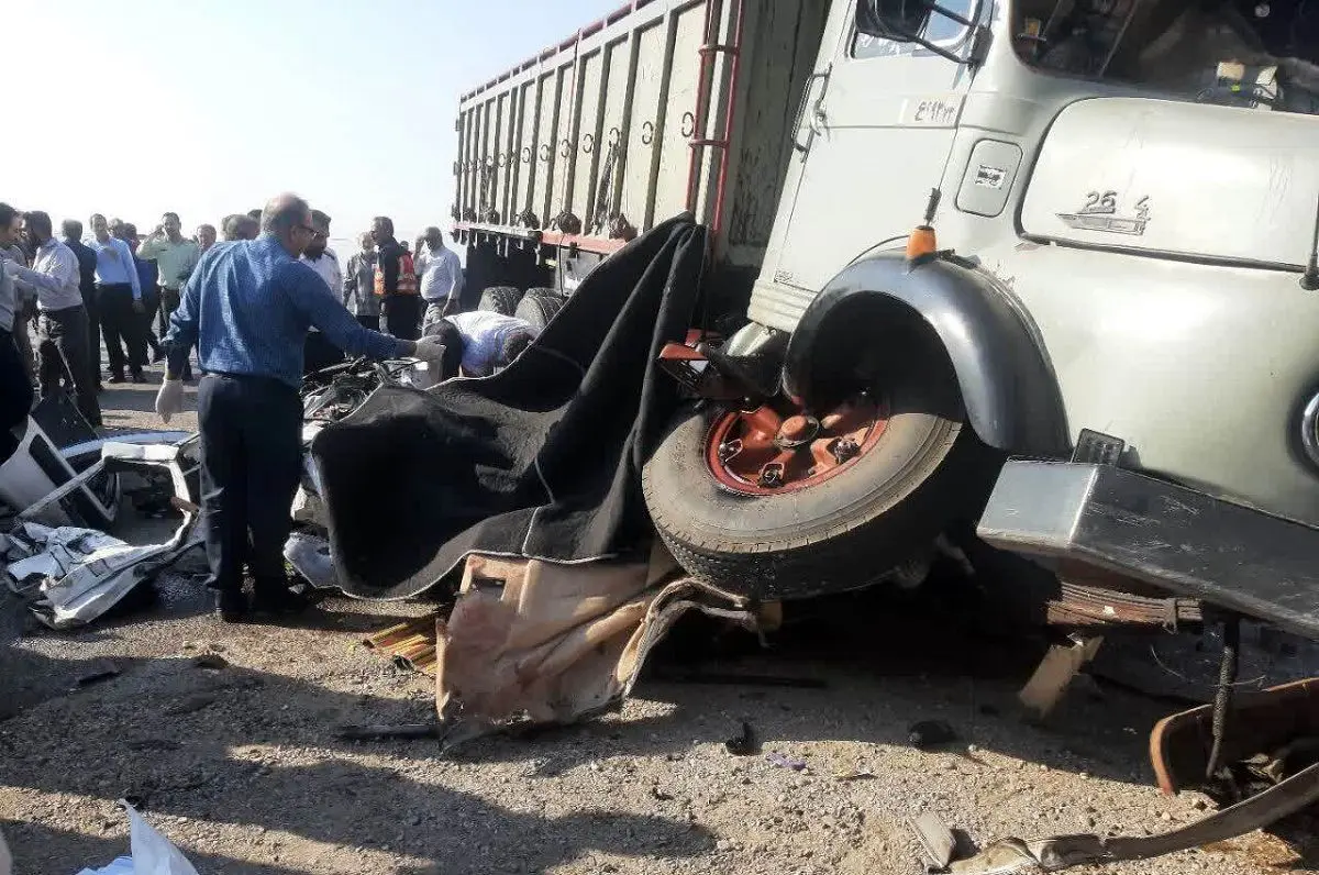 حادثه مرگبار فسا؛ چرا ایران‌خودرو دیزل هنوز مایلر می‌سازد؟