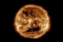 خورشید مانند کدو تنبل هالووینی لبخند زد!