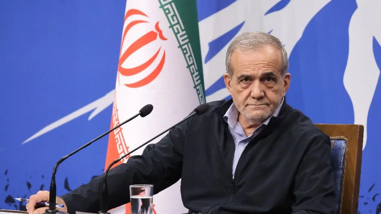 پزشکیان مثل بوکسوری گیر افتاده در گوشه رینگ است/ به تنظیمات کارخانه برنگردید