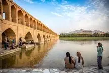 شادی و سرور مردم اصفهان پس از جاری شدن آب در زیر پل خواجو