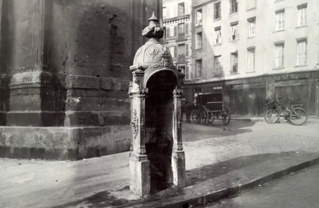 اولین توالت‌های عمومی پاریس/ ستون هایی که شهر را نجات دادند! 