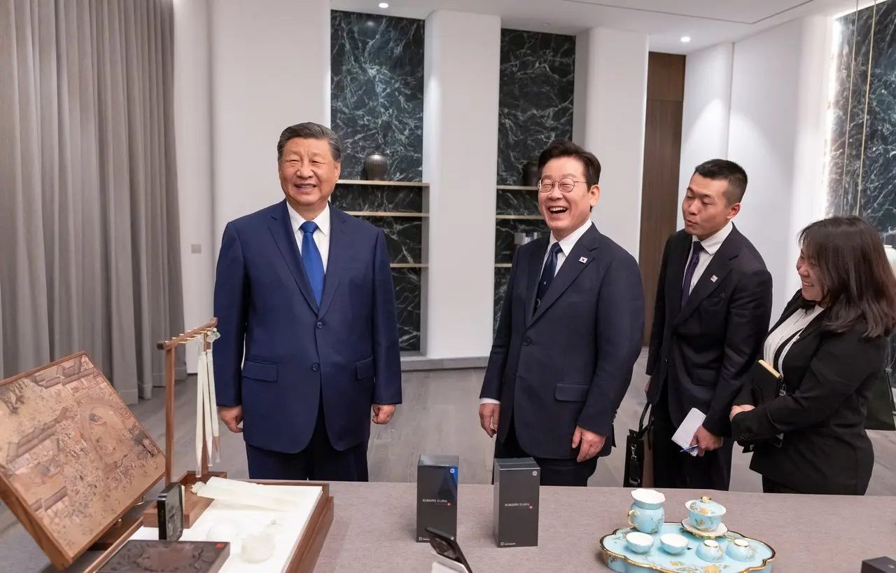 شوخی رئیس‌جمهور کره‌جنوبی با همتای چینی درباره گوشی شیائومی