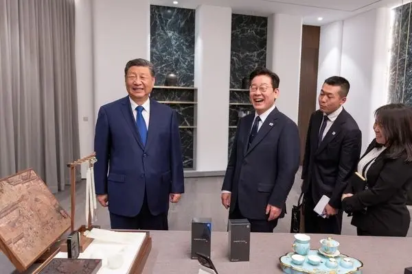 شوخی رئیس‌جمهور کره‌جنوبی با همتای چینی درباره گوشی شیائومی