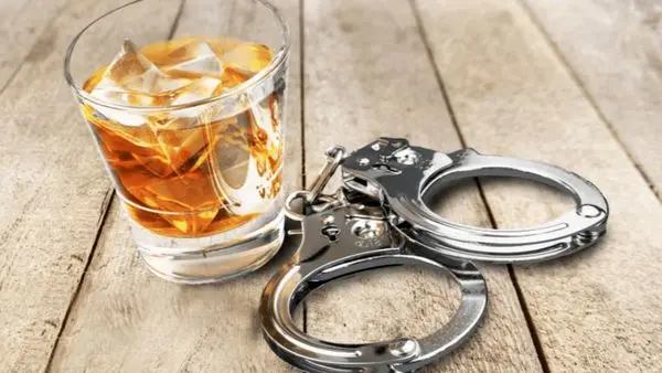 ادعای فارس: بازداشت ۷ بازیگر سرشناس‌ با ۳۸ لیتر مشروب