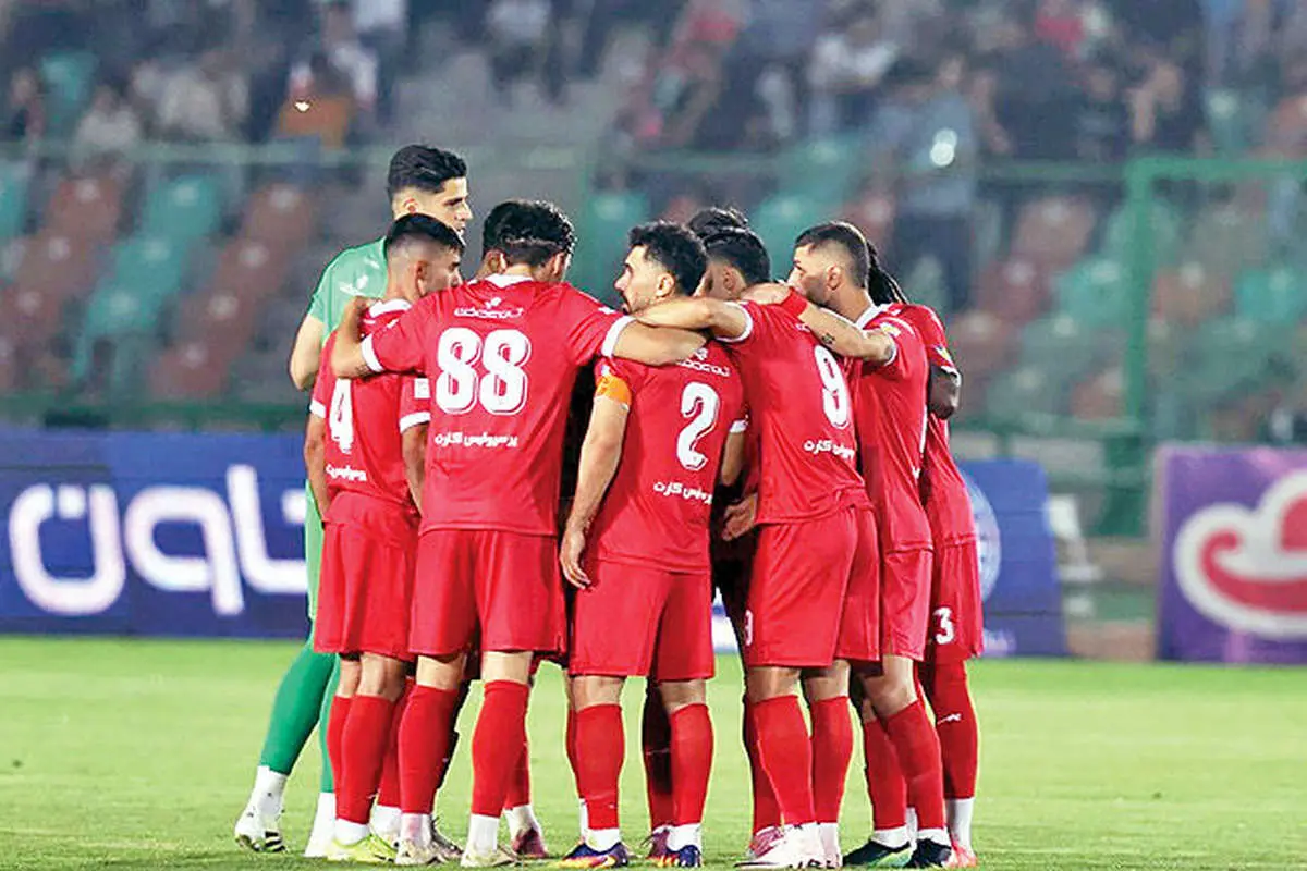 ابهامات اردوگاه سرخ؛ چهار «چرا» در پرسپولیس

