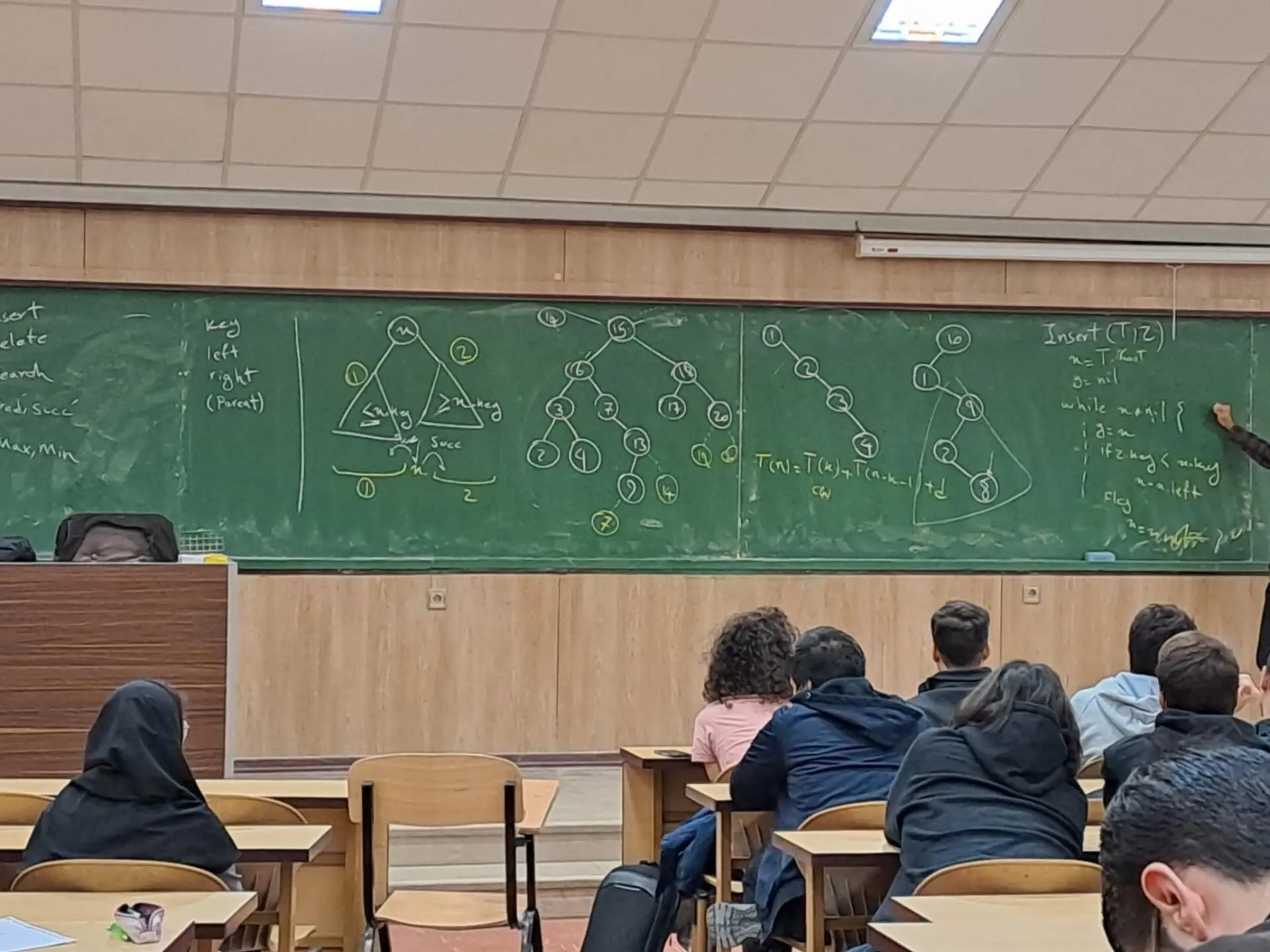 دانشگاه شریف حضوری می‌ماند؟