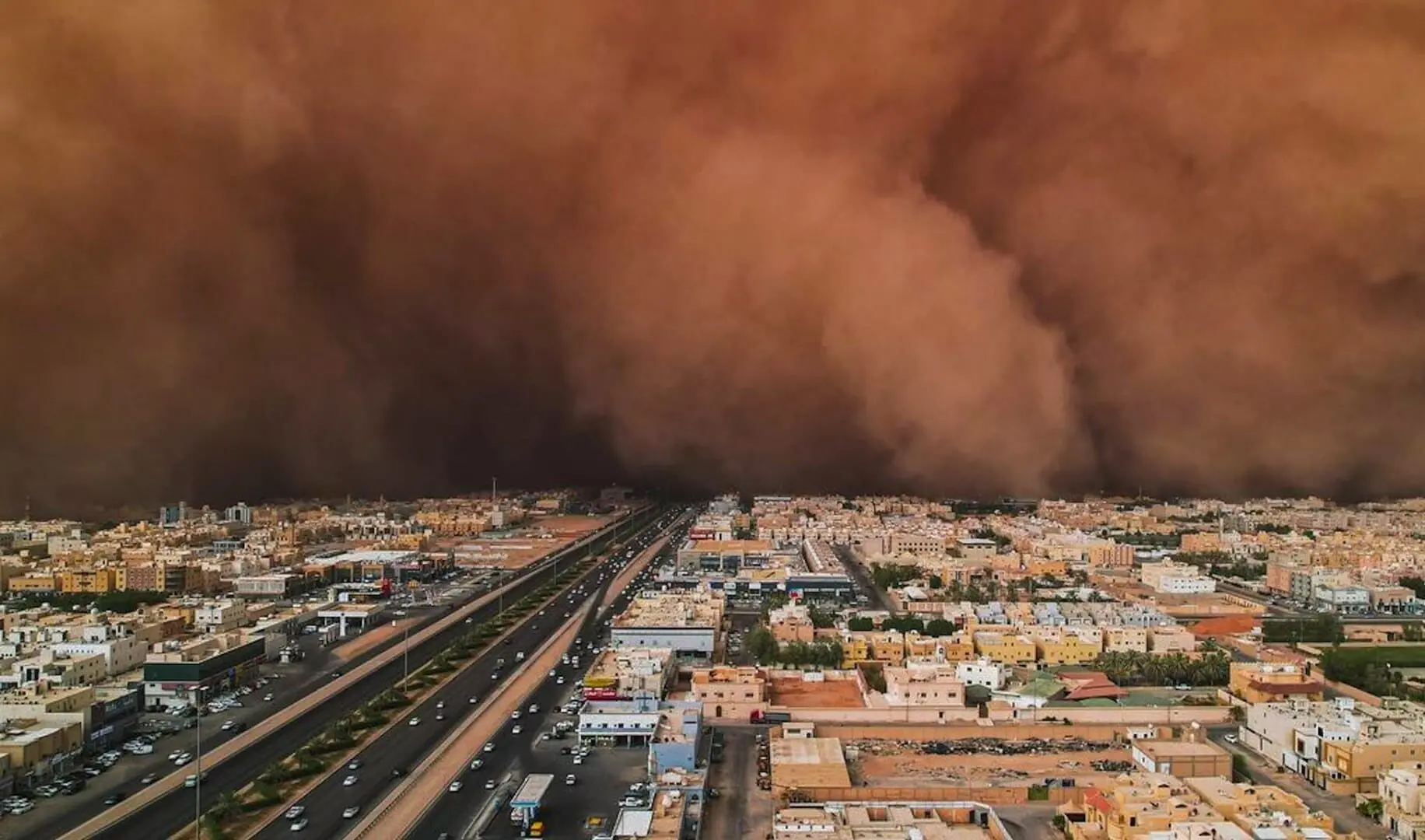 ببینید؛ آسمان کرکوک نارنجی شد!