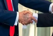 ترامپ در تلاش برای پنهان کردن کبودی مزمن دست راست