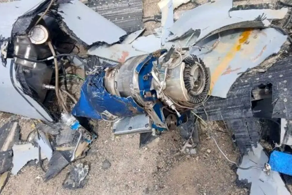 لحظه هدف قرار دادن یک موشک کروز حین مصاحبه صداوسیما  