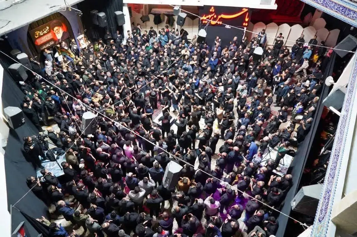 آئین گل‌مالی مردم خرم‌آباد در چهلم شهادت رهبر انقلاب