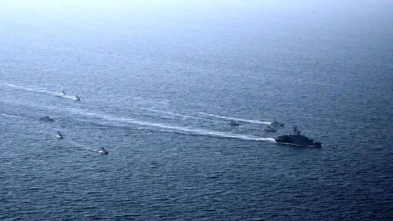  تصاویری از رزمایش سپاه در تنگه هرمز