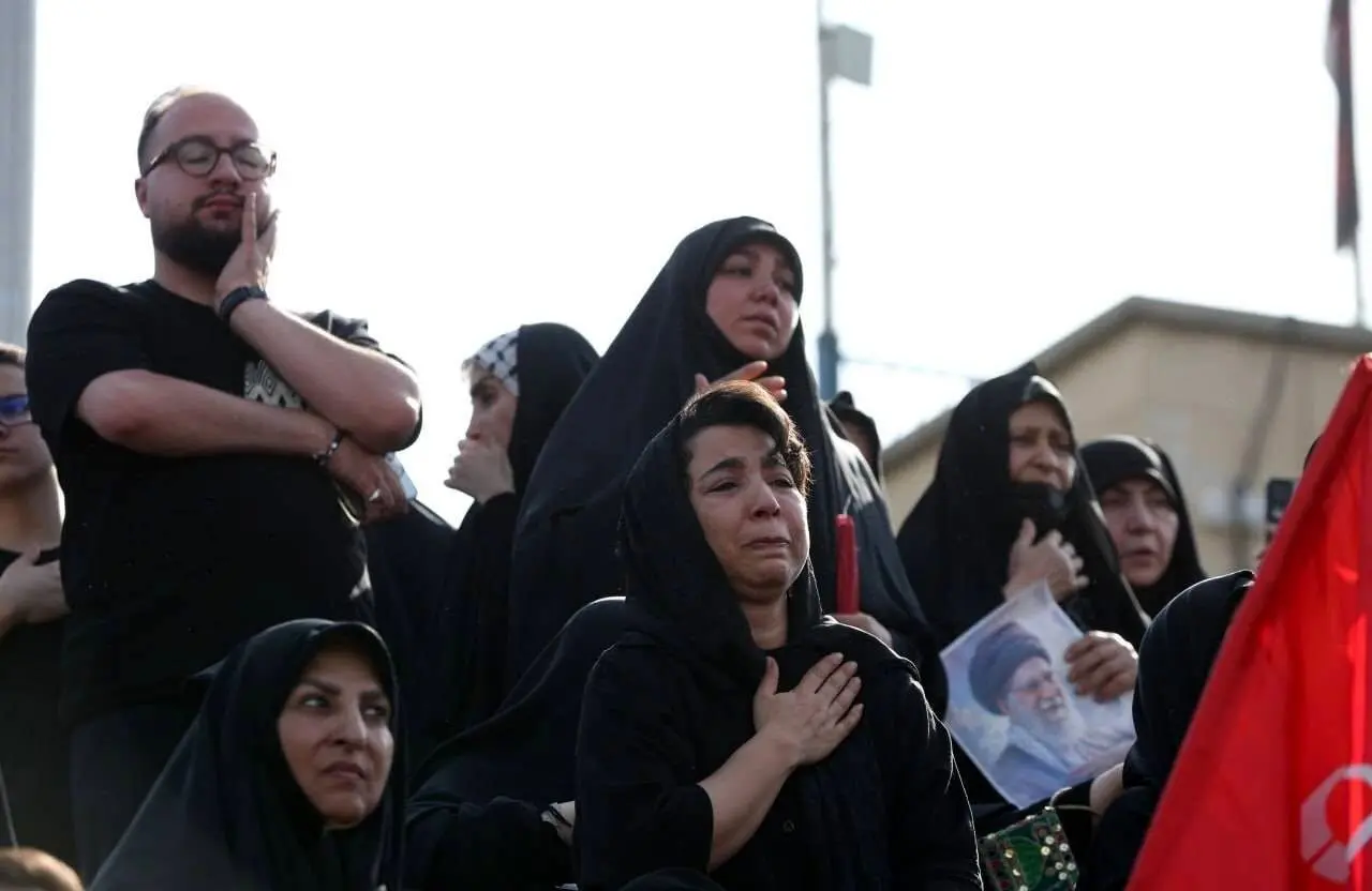 ویدئو؛ تعدادی از دختران حاضر در مراسم وداع با رهبر شهید