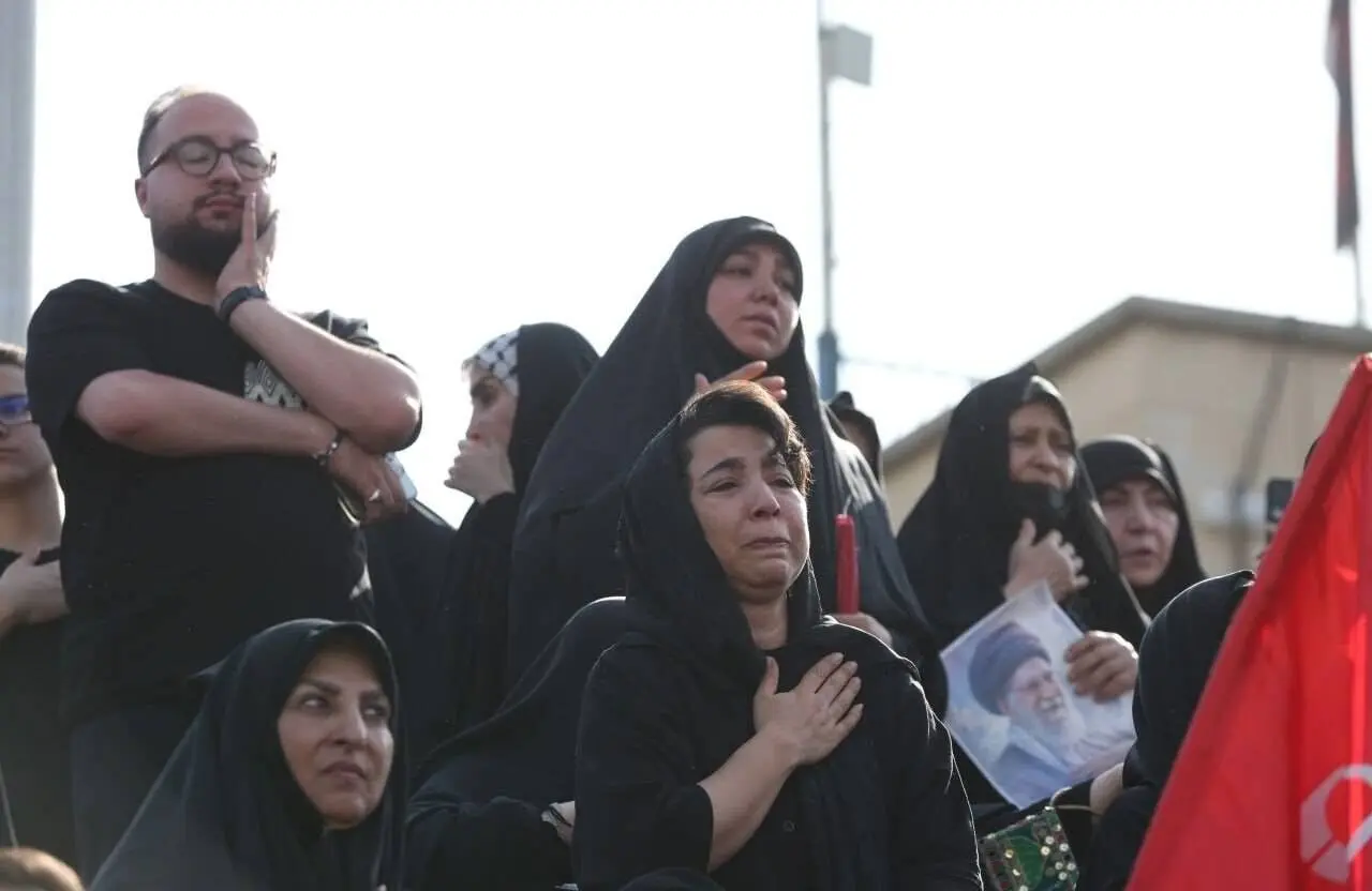 ویدئو؛ تعدادی از دختران حاضر در مراسم وداع با رهبر شهید