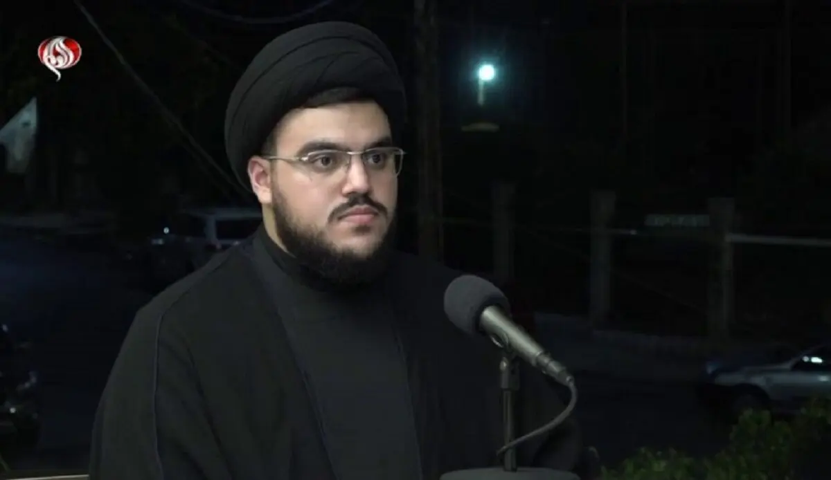 فرزند سیدحسن نصرالله در مراسم وداع با رهبر انقلاب در مسجد جمکران