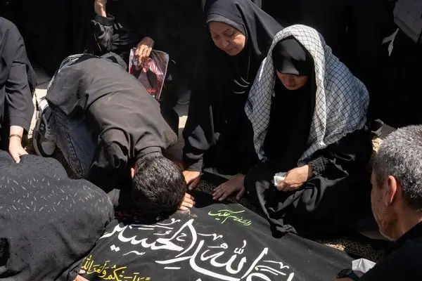 تصاویر؛ مراسم تشییع پیکر دو بسیجی در مشهد