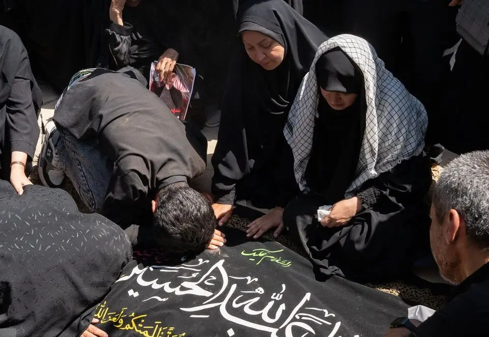 تصاویر؛ مراسم تشییع پیکر دو بسیجی در مشهد