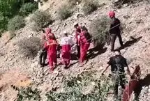 نجات زن باردار ۲۰ ساله سقوط کرده از ارتفاعات ۱۵۰ متری کن