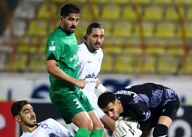 تساوی ۱-۱ شمس آذر مقابل گلگهر سیرجان؛ تارتار حریف شمس‌آذر ۱۰ نفره نشد!