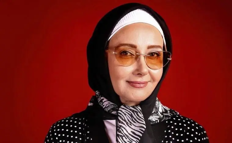 «کتایون ریاحی» در آغوش «حمیده خیرآبادی» در پشت‌صحنه «پدرسالار» 